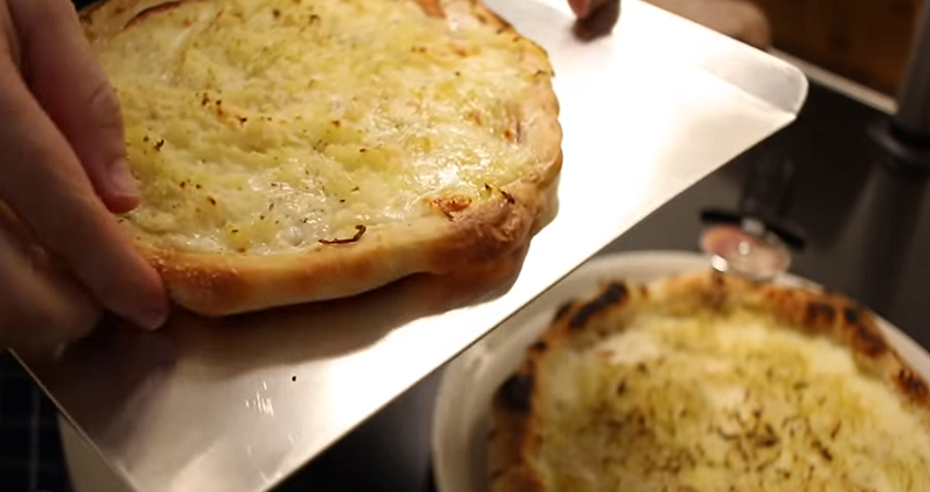 Taste the Deliciousness of White Pizza: A Guide to All Types of Pizza